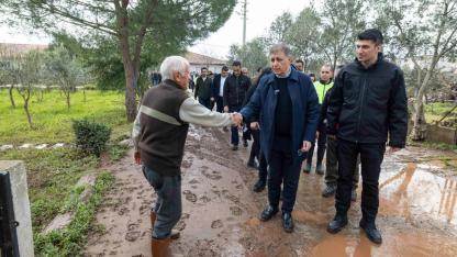 Başkan Tugay’dan Seferihisar’da yağıştan etkilenenlere yerinde destek