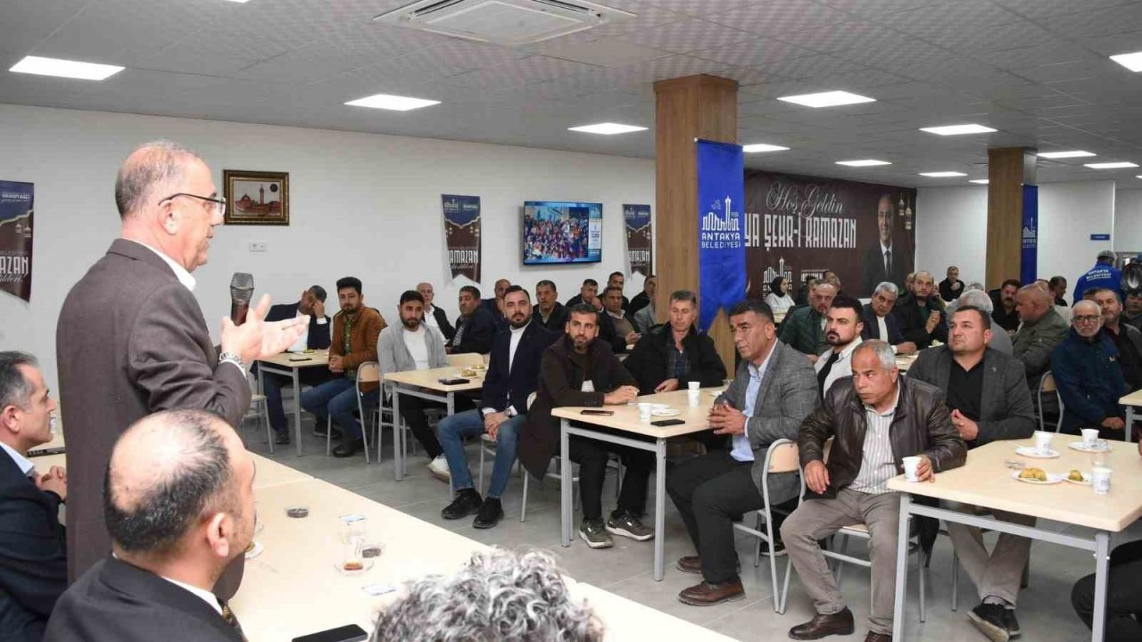 Başkan Yapar, mahalle muhtarlarıyla iftar programında bir araya geldi
