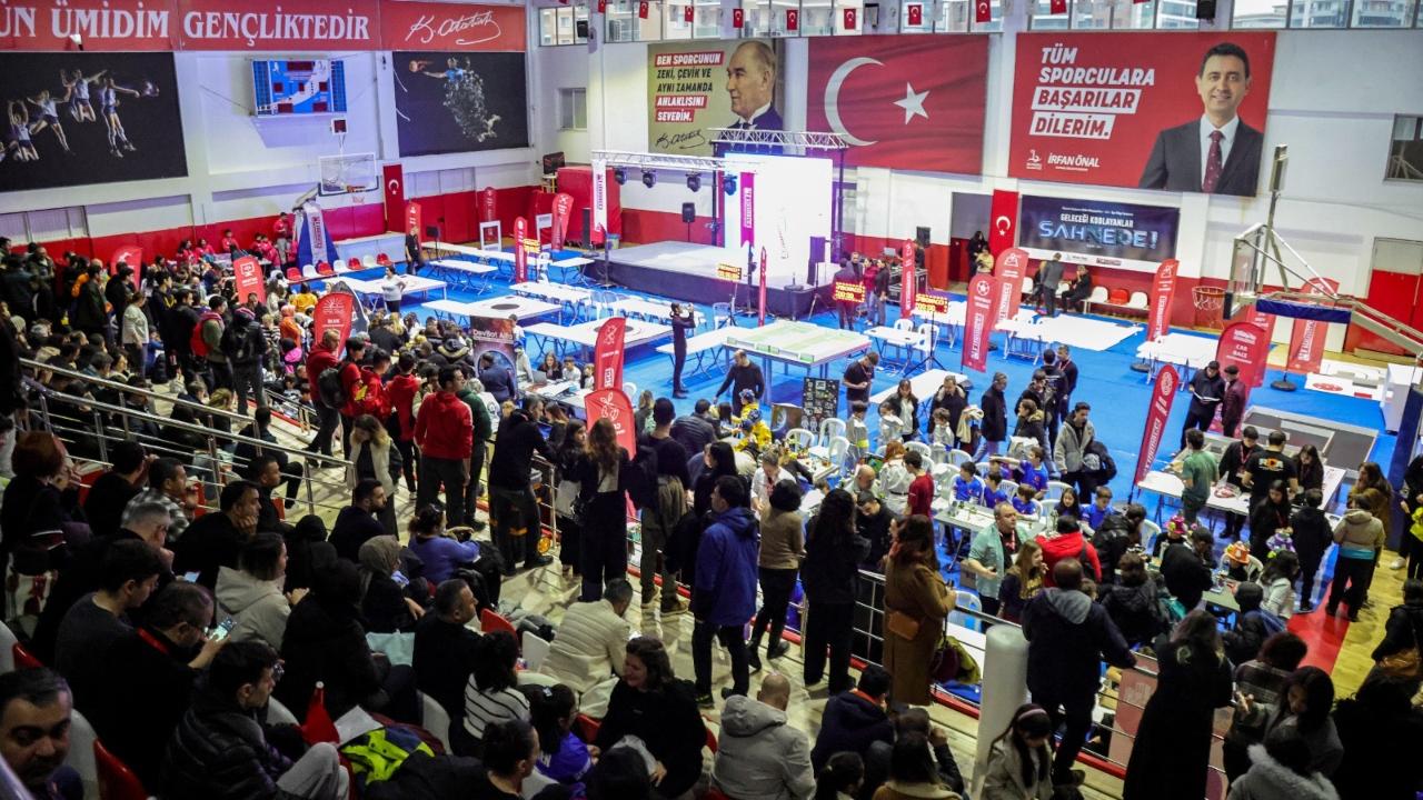 Bayraklı, Fibonacci Uluslararası Robot Olimpiyatları’na Ev Sahipliği Yaptı