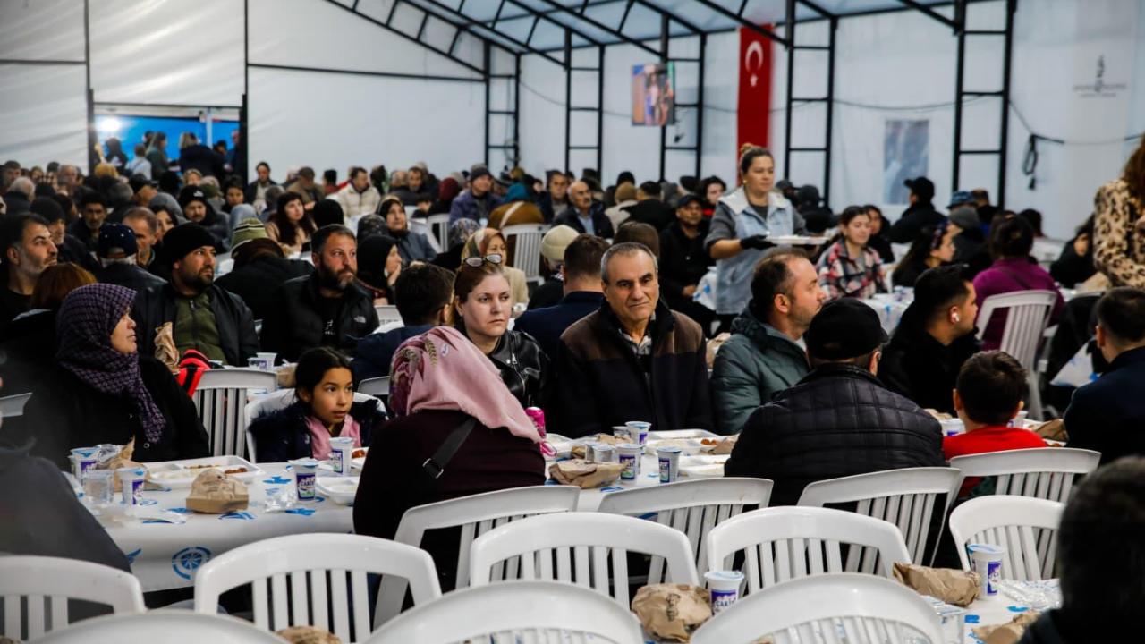 Bergama'da yıllar sonra bir ilk: Cumhuriyet Meydanı'nda Ramazan boyunca iftar sofrası