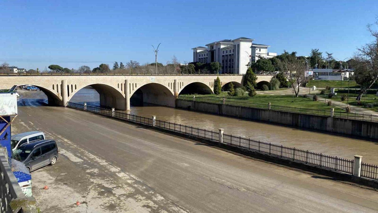 Biga’da taşan Kocabaş Çayı normale döndü