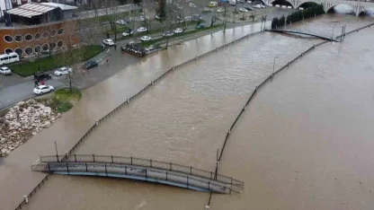 Biga’da yağış nedeniyle taşan Kocabaş Çayı dron ile görüntülendi