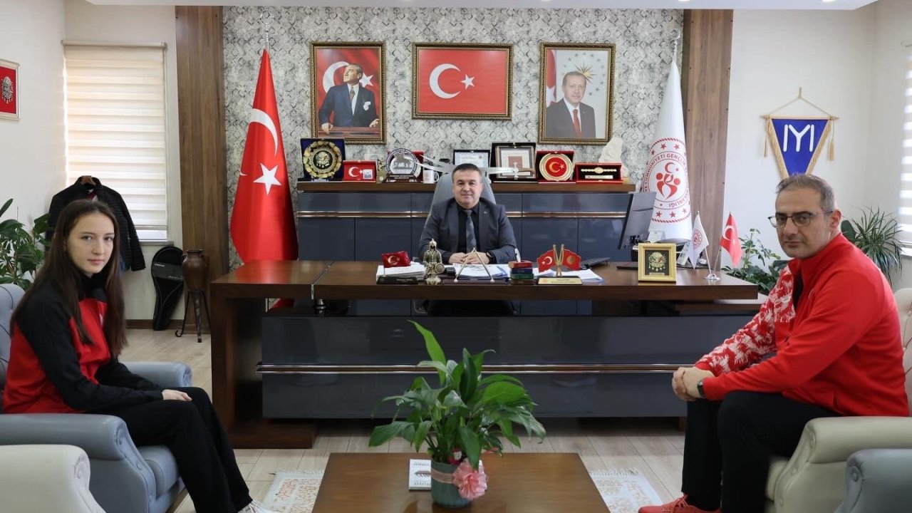 Bilecikli sporcu 300 metrede Türkiye 3’üncüsü oldu