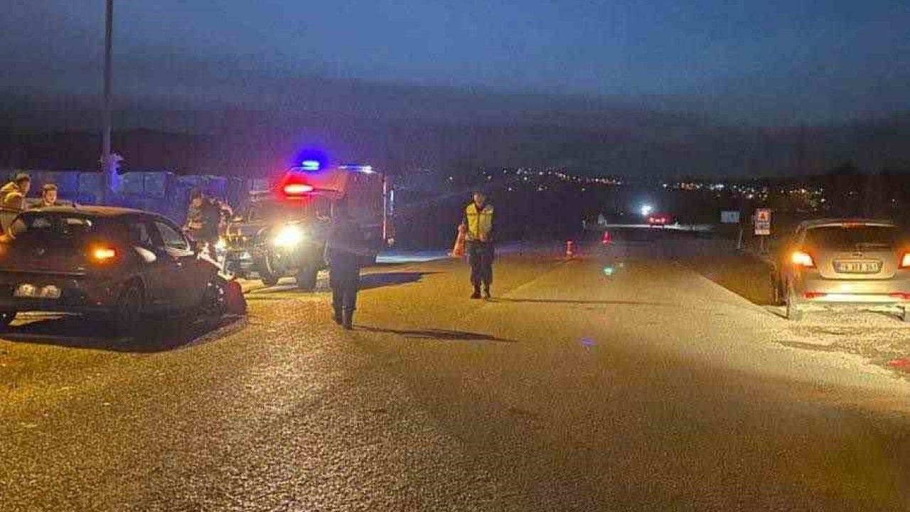 Bilecik’te iki araç çarpıştı: 3 yaralı