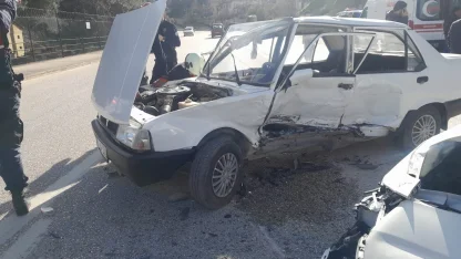 Bilecik’te meydana gelen trafik kazasında 4 kişi yaralandı