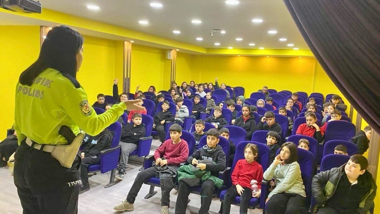 Bilecik’te "Trafik Dedektifleri Projesi" kapsamında öğrencilere eğitim