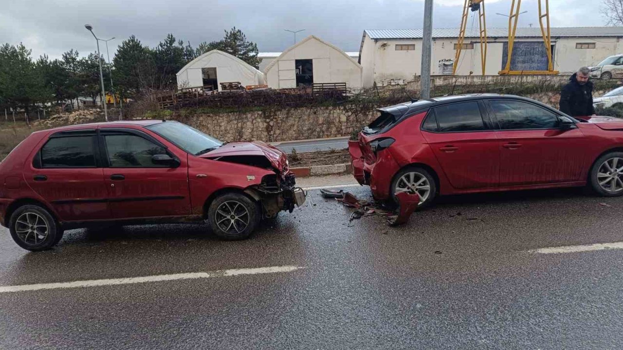 Bilecik’te zincirleme trafik kazası; 4 yaralı