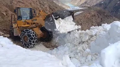 Bingöl’de Özel İdare ekipleri zorlu arazi şartlarında çalışmalarını sürdürüyor