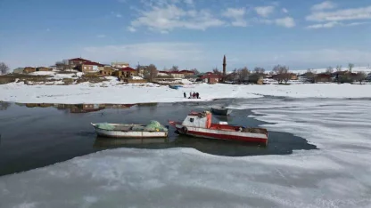 Bitlis’te donan göller erken ısınmayla çözülmeye başladı