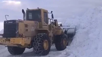 Bitlis’te yol açma ve genişletme çalışmaları sürüyor