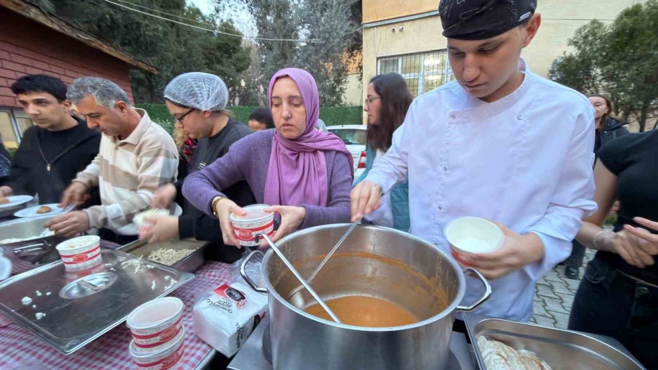 Bornova MTAL’de geleneksel iftar sofrası kuruldu