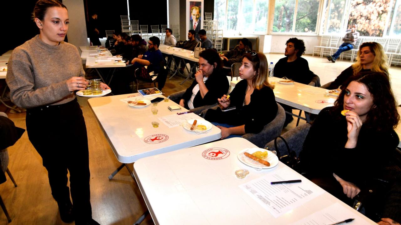 Bornova’da zeytinyağı kültürü geleceğe taşınıyor