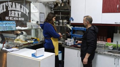 Bu kahvehaneye kadın eli değdi, müşteriler memnun