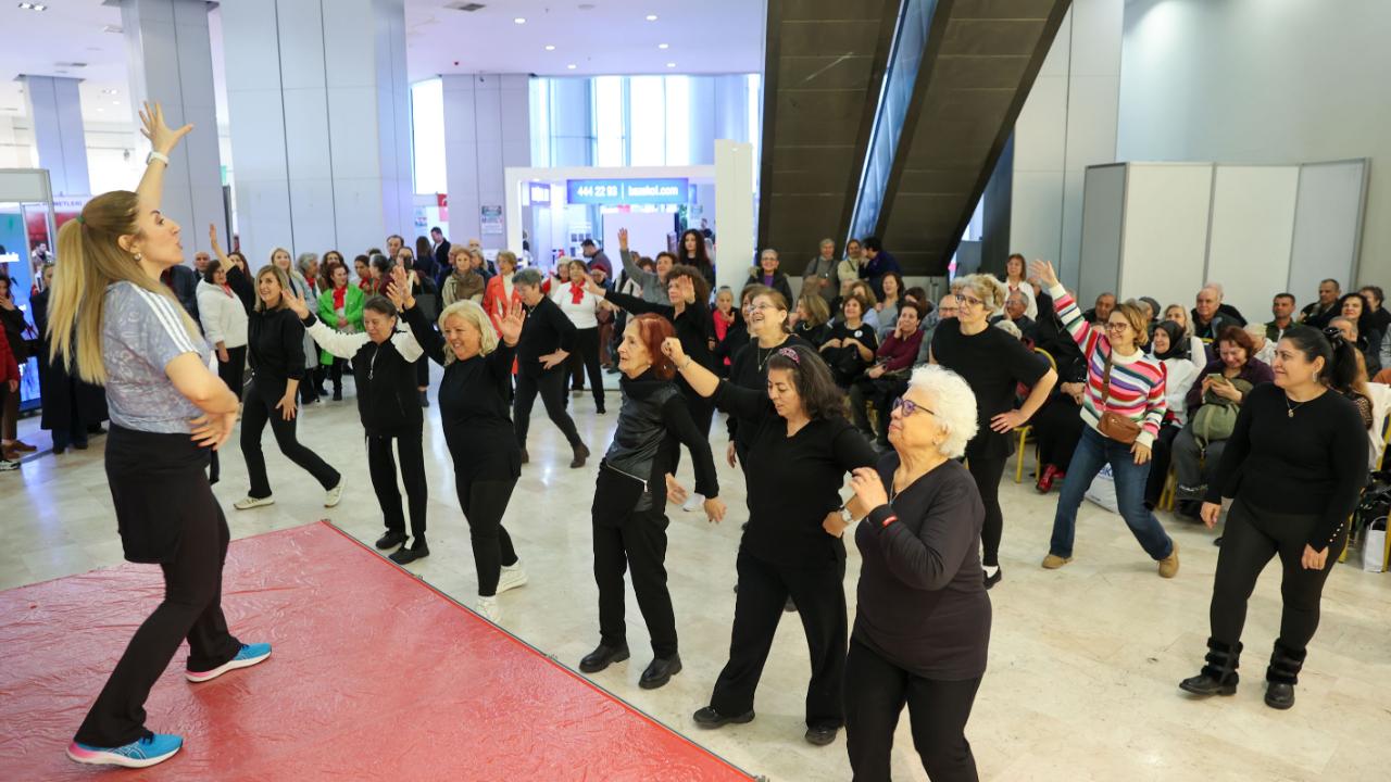 Buca Belediyesi yaşlı dostu hizmetlerini tanıttı