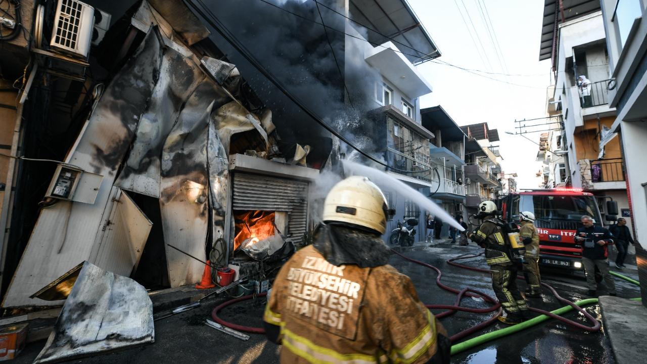 Buca’da iş yeri yangını panik yarattı