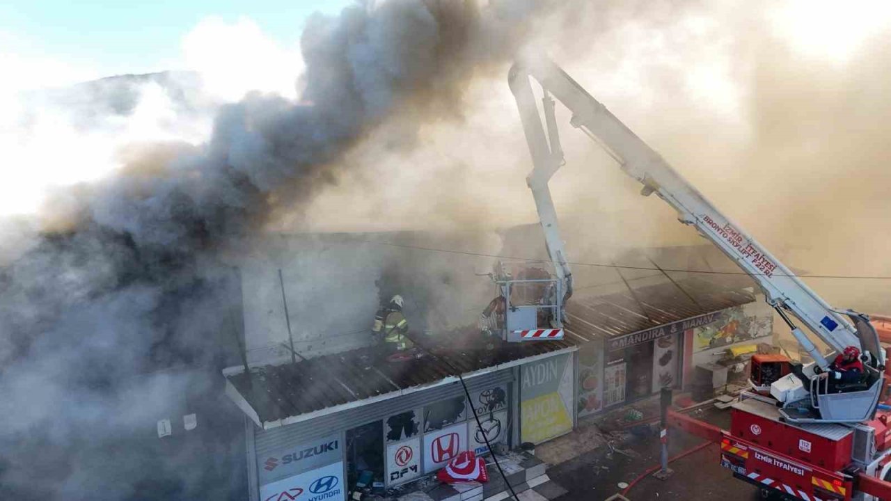 Buca’daki iş yeri yangını kontrol altına alındı