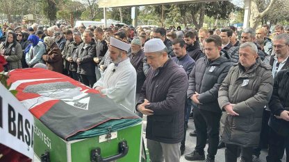 Bulgaristan’da trafik kazasında hayatını kaybeden Çanakkaleli genç son yolculuğuna uğurlandı