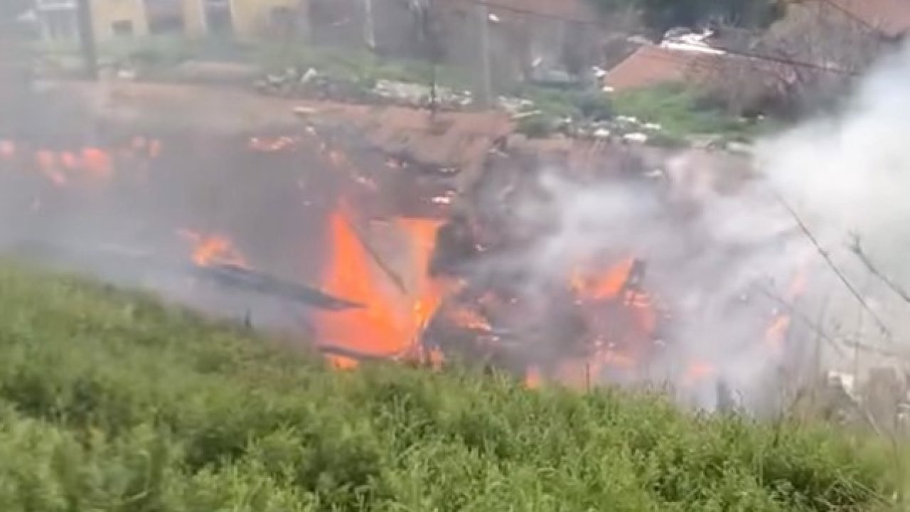 Bursa’da alev alev yanan ev kullanılmaz hale geldi