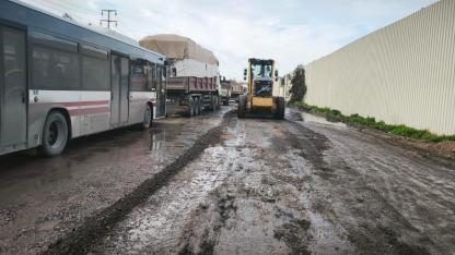 Büyükşehir, aşırı yağış sonrası kapanan yolları bir bir açıyor