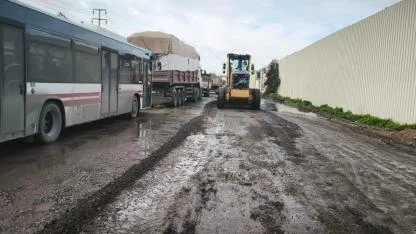 Büyükşehir, aşırı yağış sonrası kapanan yolları bir bir açıyor