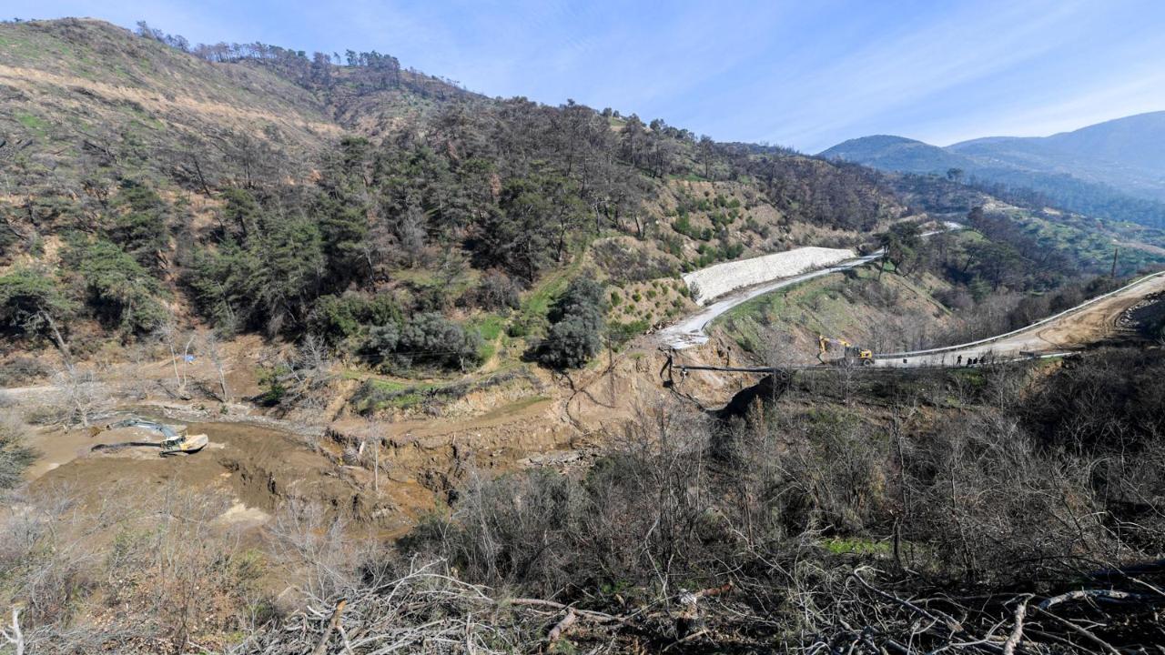 Büyükşehir ekipleri Ödemiş’te felaketi önledi