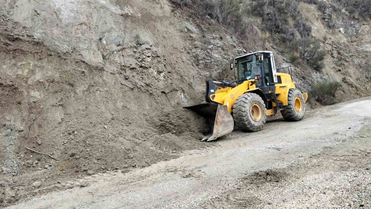 Büyükşehir ekiplerinden ’yağış’ mesaisi