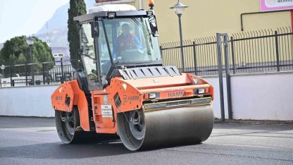 Büyükşehirden hastane otoparkına 2 bin ton sıcak asfalt