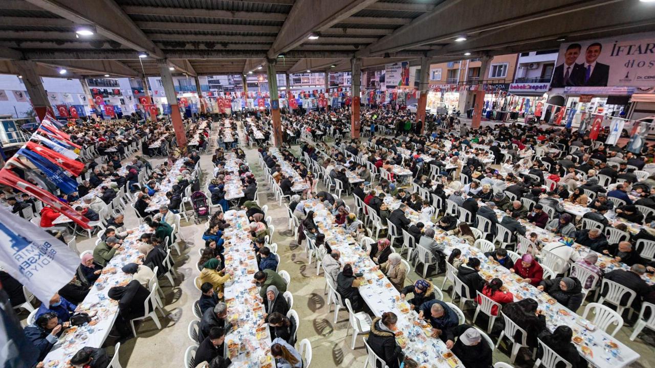Büyükşehir’in bereket sofrası Torbalı’da...Torbalı iftarında Ayrancılar’a altyapı müjdesi