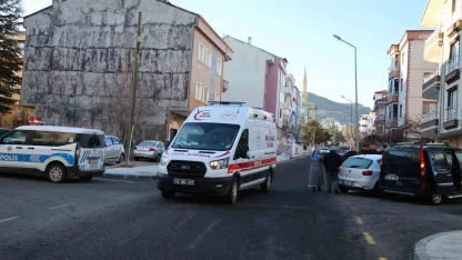 Buzlu camla trafiğe çıktı, kazaya neden oldu: 2 yaralı