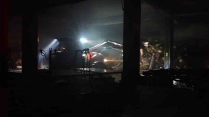 Çaycuma’da sahur vakti çıkan yangında tekstil fabrikası alevlere teslim oldu