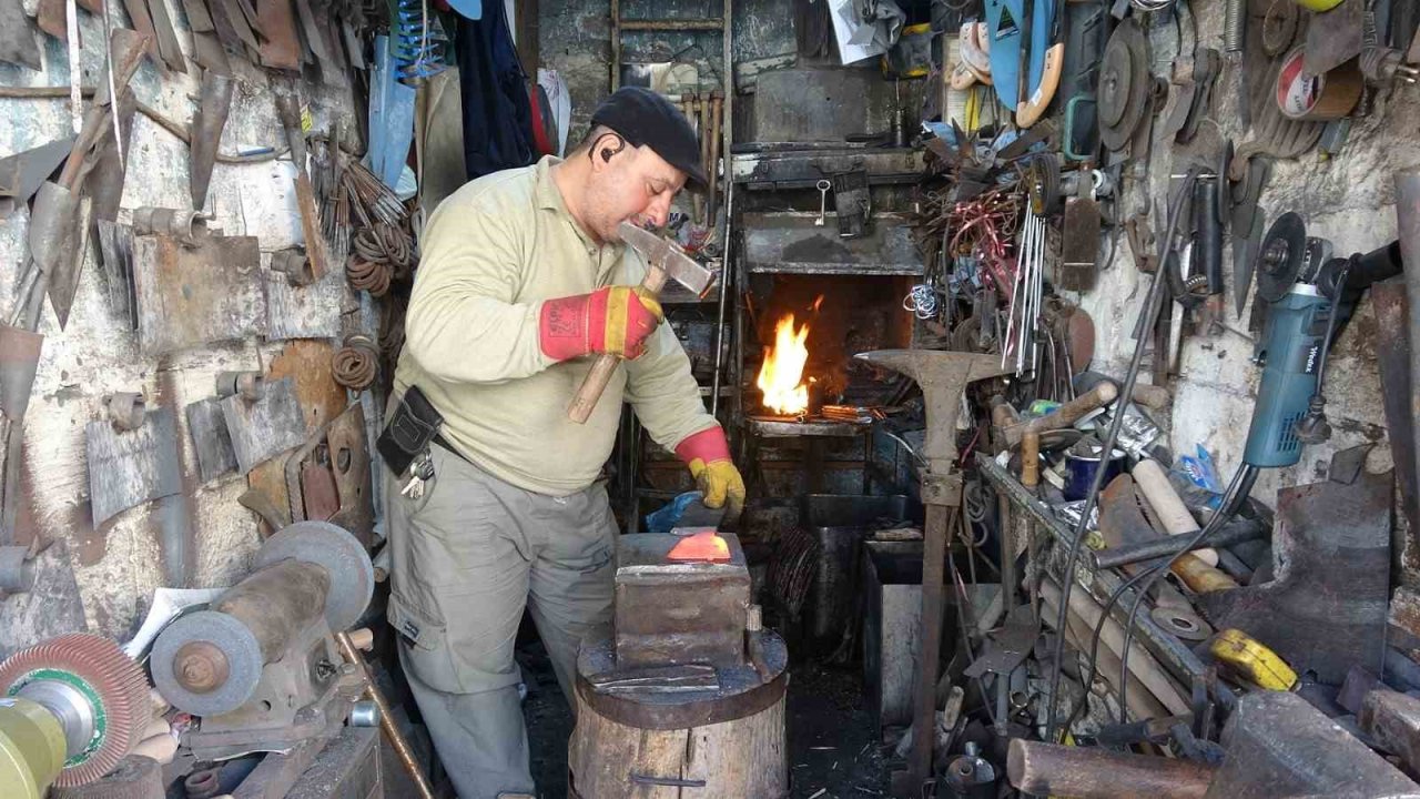 Çekiç sesleri azaldı, ustalar yalnız kaldı