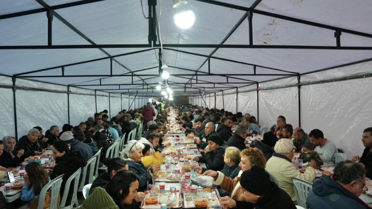 Çeşme’de Ramazan birlikte yaşanıyor: İlk 3 gün yoğun ilgi gördü