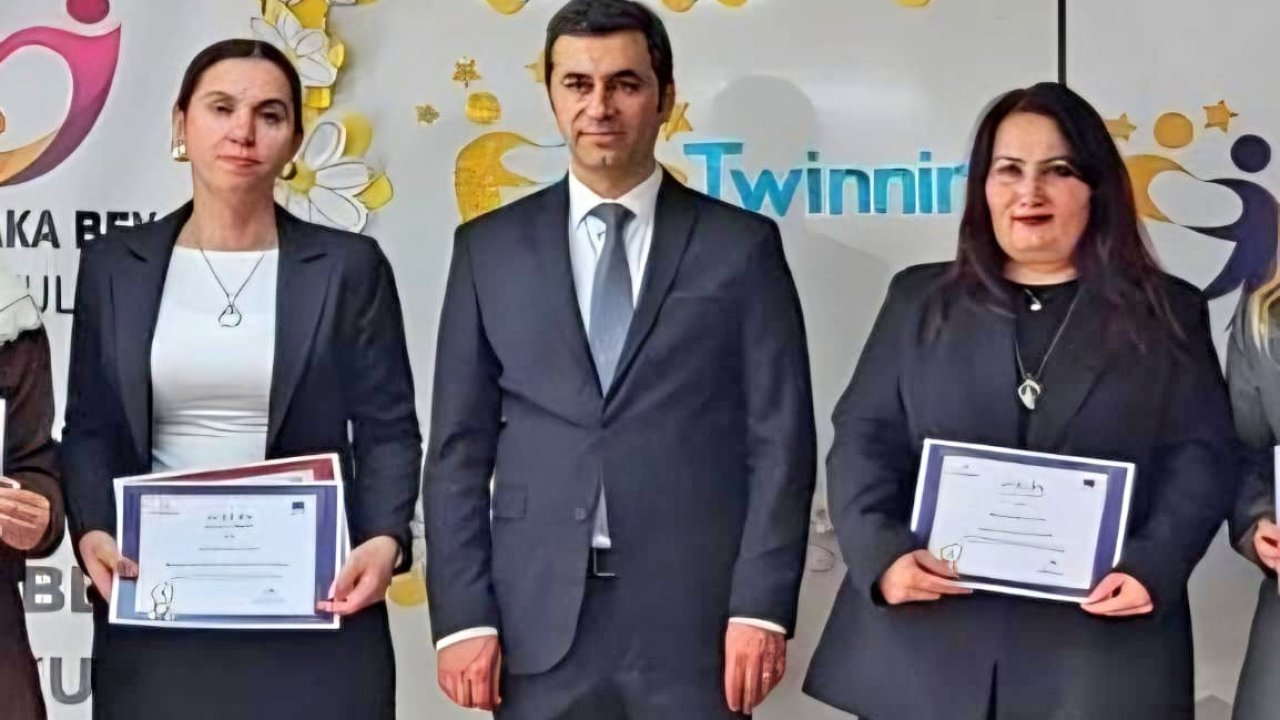 Çeşmeli öğretmenlerden uluslararası başarı