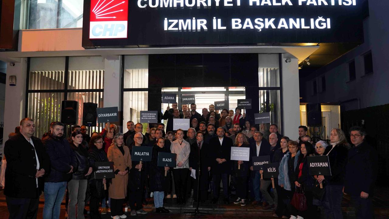 CHP İzmir'den Felaketin Yaşandığı Saatte Anma Töreni