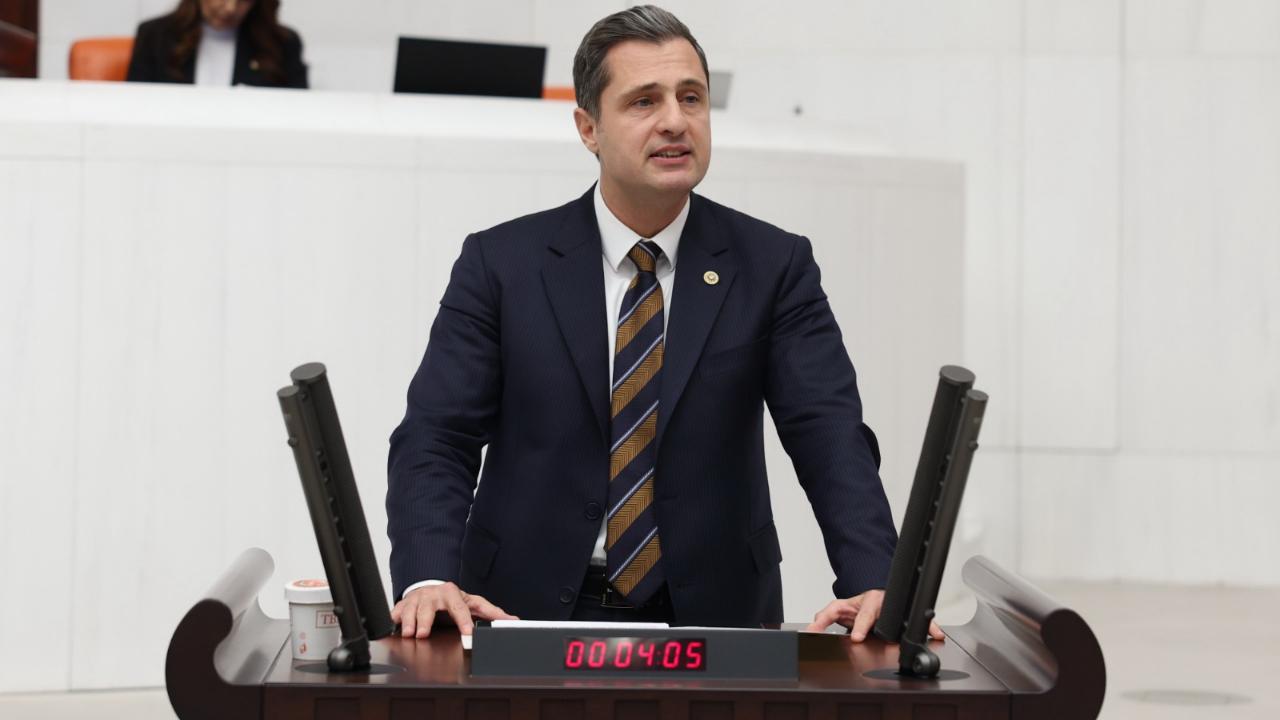CHP’li Deniz Yücel, "MEB'in görevi Cumhurbaşkanı sevgisini ölçmek mi?"
