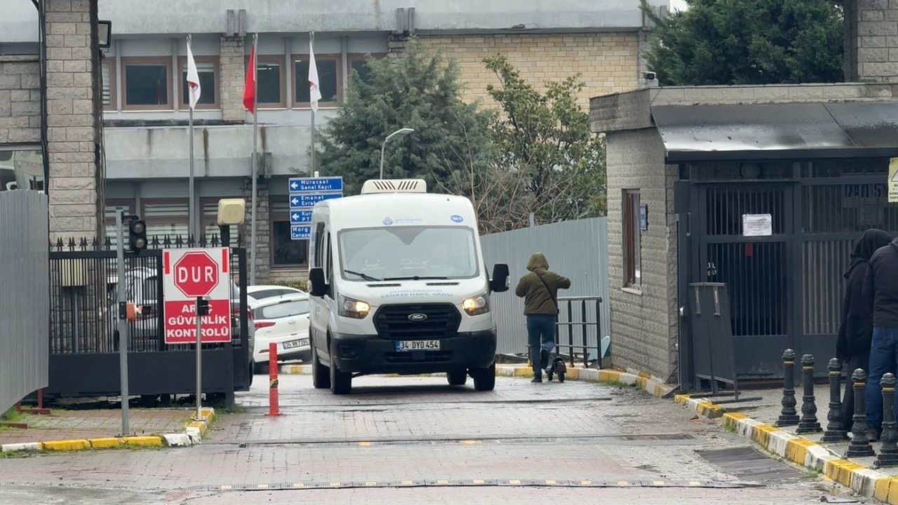 Çocuklarının gözü önünde öldürülen kadının cenazesi adli tıptan alındı