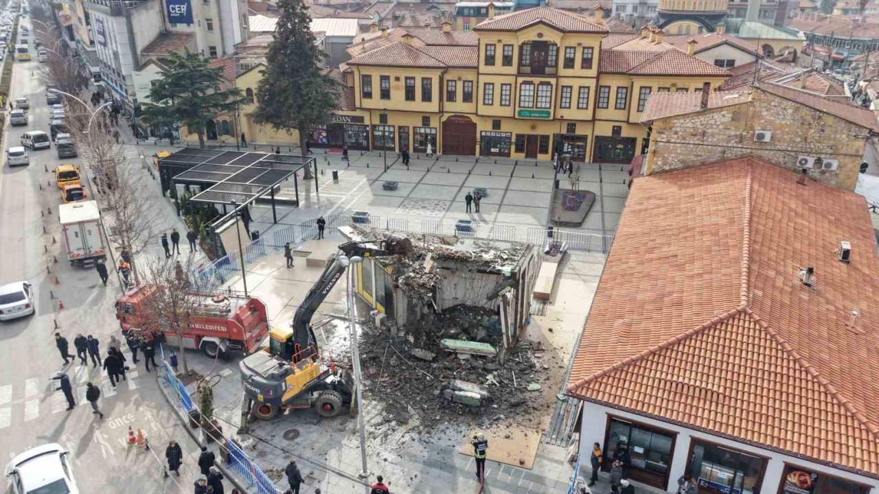 Çorum’da son binanın da yıkılmasıyla tarihi silüet gün yüzüne çıktı