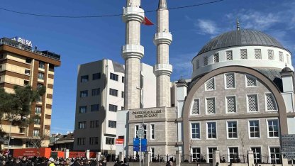 Cumhurbaşkanı Erdoğan, cuma namazını Ataşehir’de eda etti