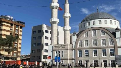 Cumhurbaşkanı Erdoğan, cuma namazını Ataşehir’de eda etti