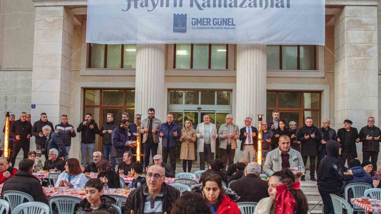 Davutlar’da oruçlar Kuşadası Belediyesi’nin iftar sofrasında açıldı