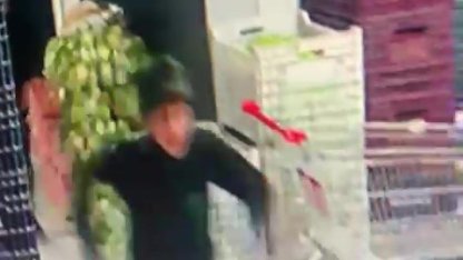 Deprem anında yaşanan panik kamerada