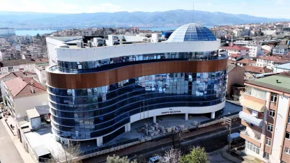 Derince’nin yeni hizmet binasında son rötuşlar yapılıyor