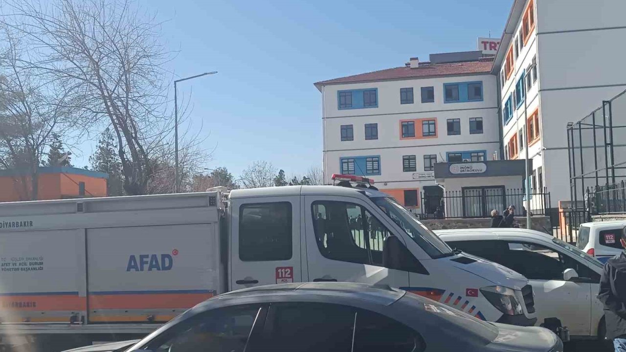 Diyarbakır’da 18 öğrenci cıva zehirlenmesi şüphesiyle hastaneye kaldırıldı