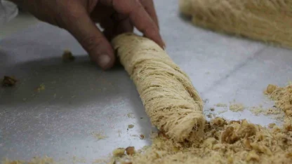 Diyarbakır’da günlük tatlı tüketimi tonları aştı: İşletmeler üç vardiyaya geçti