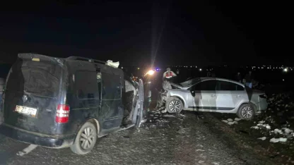 Diyarbakır’da iki otomobilin çarpıştığı kazada ölü sayısı 5’e yükseldi