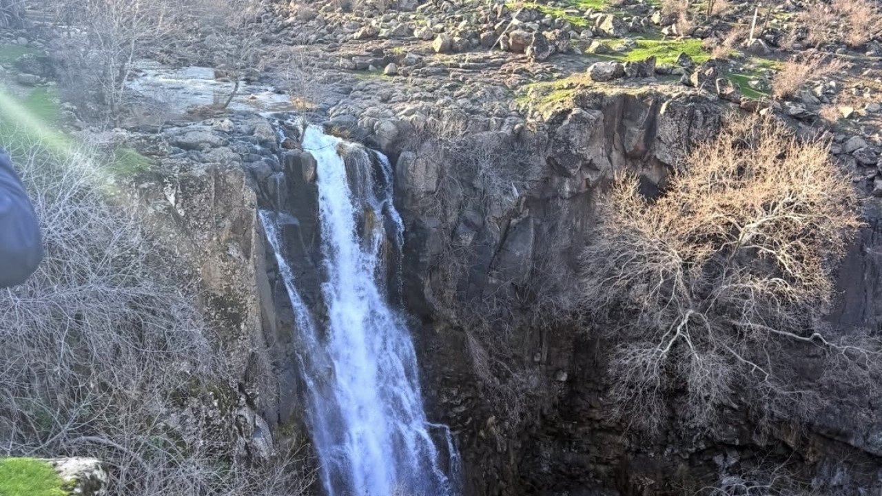 Diyarbakır’da yağışların artması ile coşan şelaleler ziyaretçi akınına uğruyor
