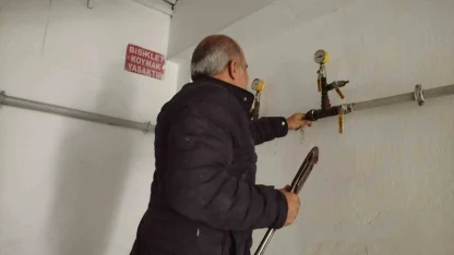 Doğalgaz hattına su borusunu bağladılar: Vatandaşlar hem susuz hem de doğal gazsız kaldı