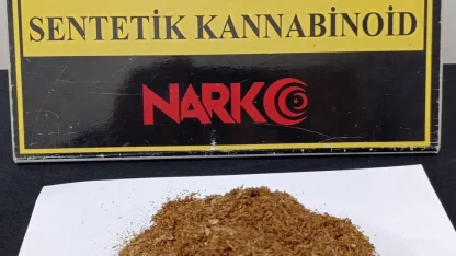 Dur ihtarına uymayan araçtan uyuşturucu çıktı