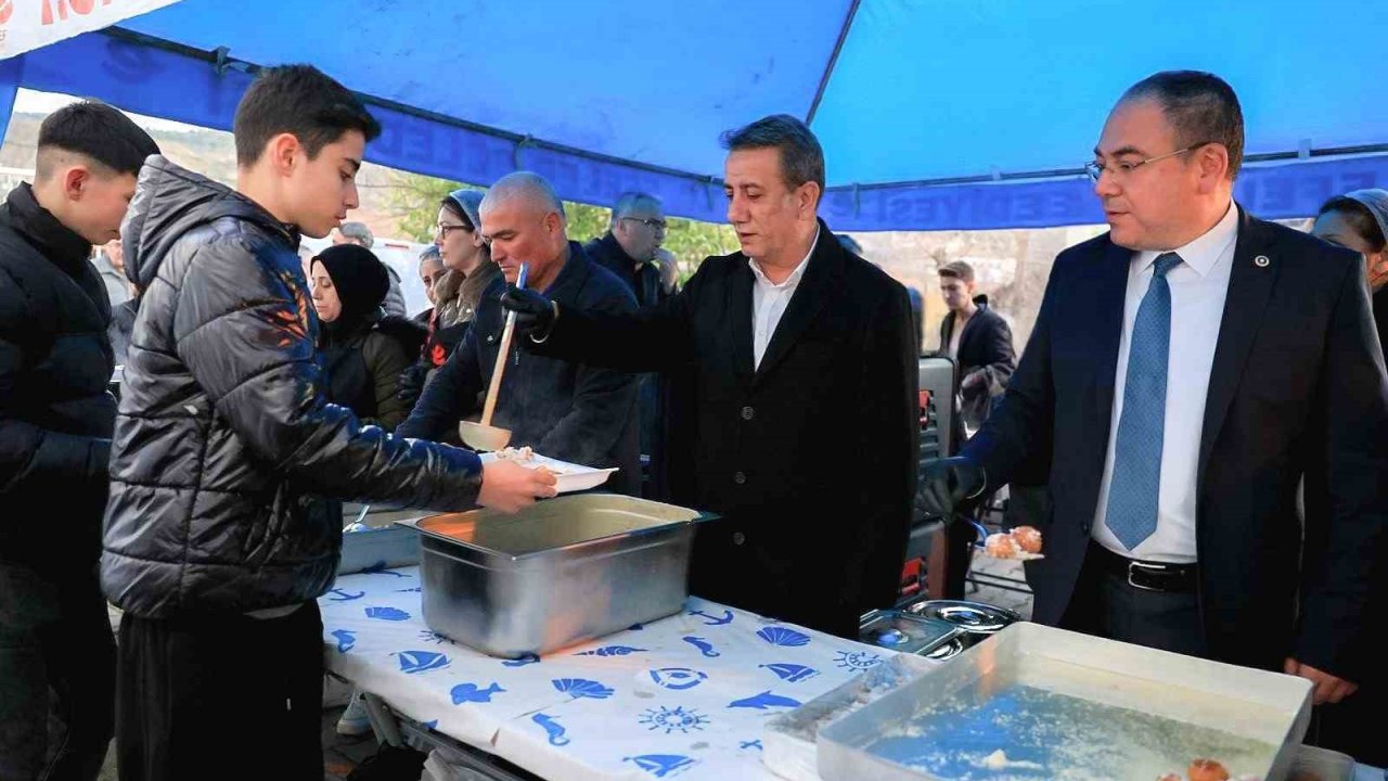 Efeler’in ilk iftar sofrası Alanlı Mahallesi’nde kuruldu