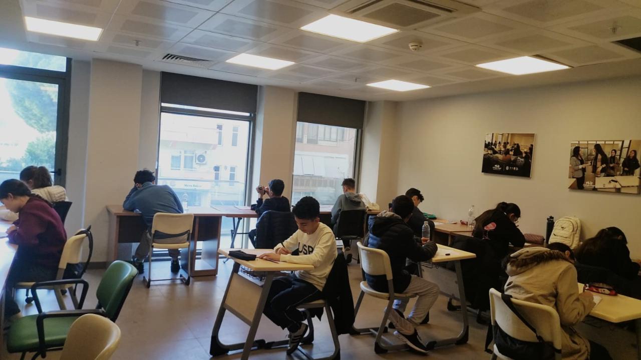 Efes Selçuk Belediyesi'nden sınav yolundaki öğrencilere destek